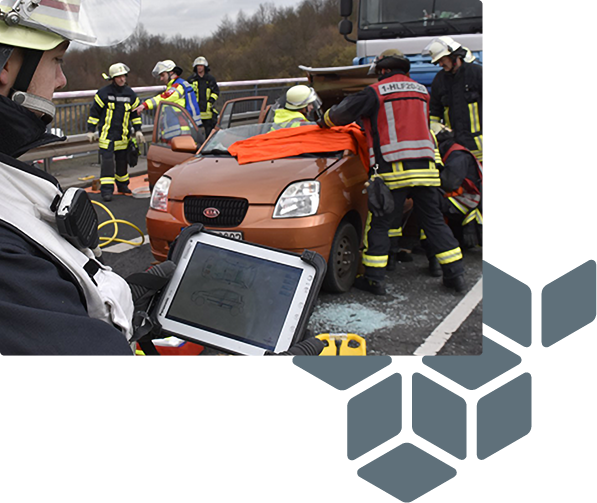 Hulpverleners op de plaats van het auto-ongeluk met CRS Crash Recovery System