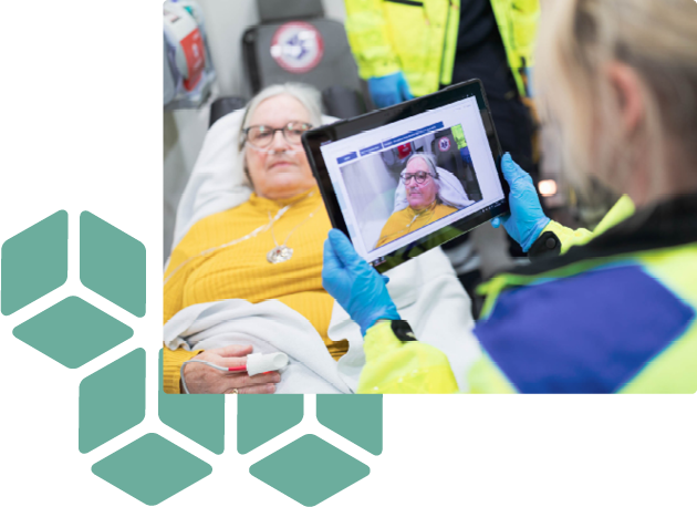 Ambulancehulpverleners gebruiken EWA-video voor een videoconsult met een expert uit het ziekenhuis